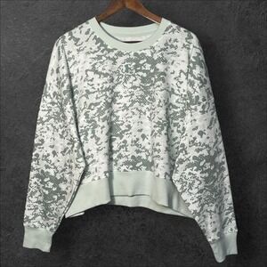 Under Armour Women UA Rival Fleece Camo Sweatshirt Size M‎ Green Loose Crew NWT